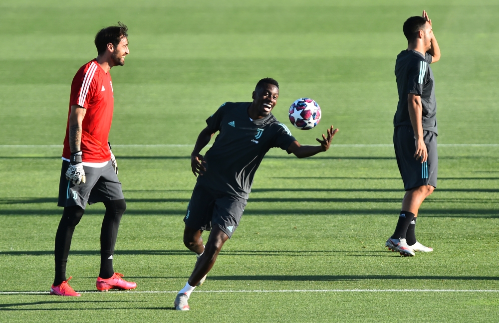 Juventus and Olympique Lyonnais Training and Press Conference - Allianz Stadium, Turin, Italy - August 6, 2020 Juventus' Blaise Matuidi and teammates during training REUTERS/Massimo Pinca
