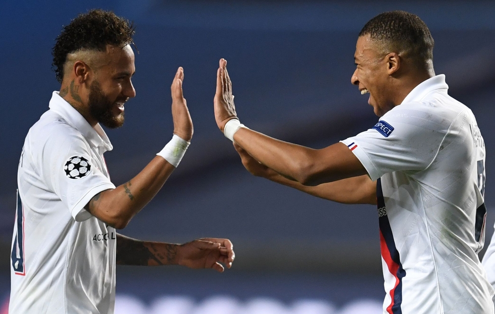 Paris Saint-Germain's Brazilian forward Neymar (L) and Paris Saint-Germain's French forward Kylian Mbappe celebrate after winning at the end of the UEFA Champions League quarter-final football match between Atalanta and Paris Saint-Germain at the Luz Stad