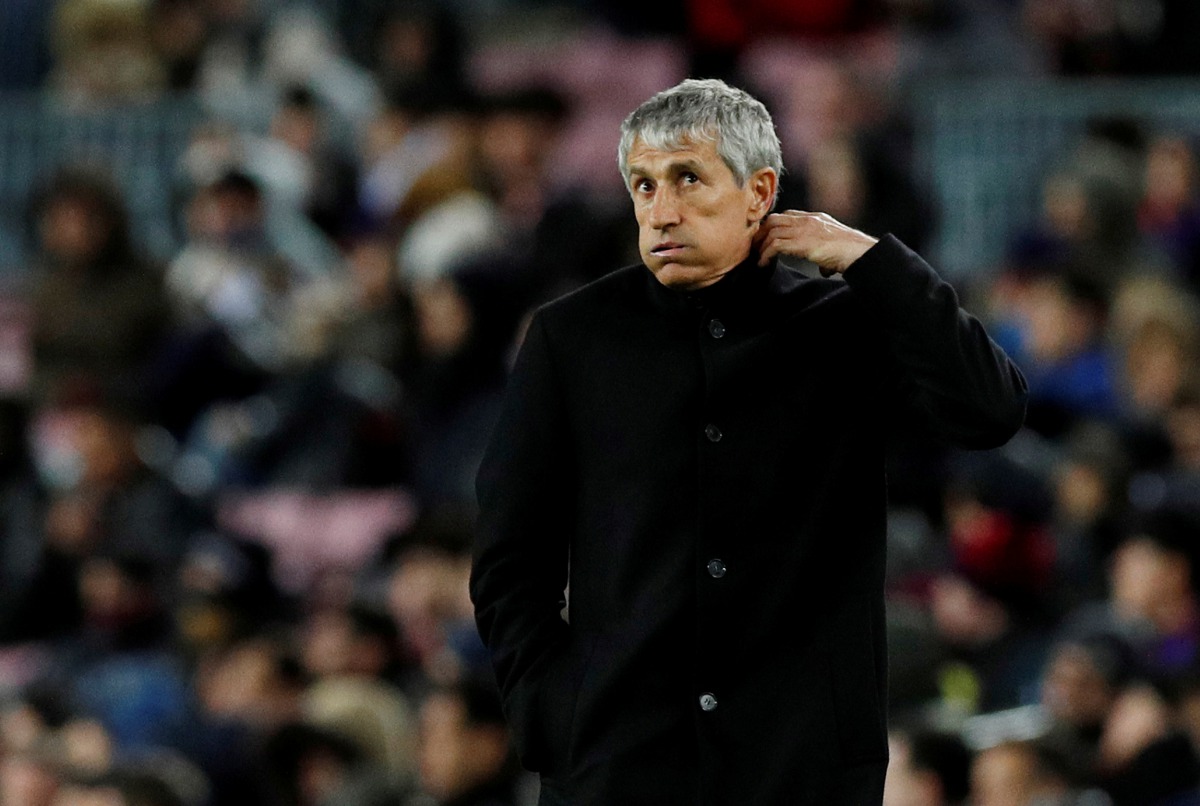 FILE PHOTO: Soccer Football - La Liga Santander - FC Barcelona v Granada - Camp Nou, Barcelona, Spain - January 19, 2020 Barcelona coach Quique Setien reacts REUTERS/Albert Gea/File Photo