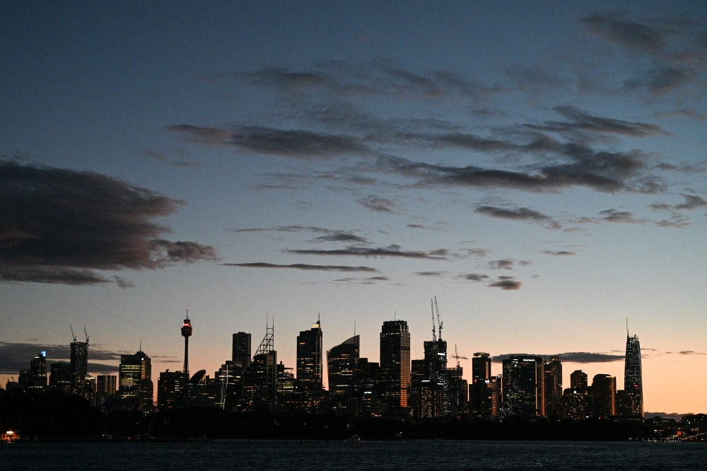 The Sydney city centre skyline is seen as the state of New South Wales continues to report low numbers for new daily cases of the coronavirus disease (COVID-19) in Sydney, Australia, August 16, 2020. Picture taken August 16, 2020. REUTERS/Loren Elliott