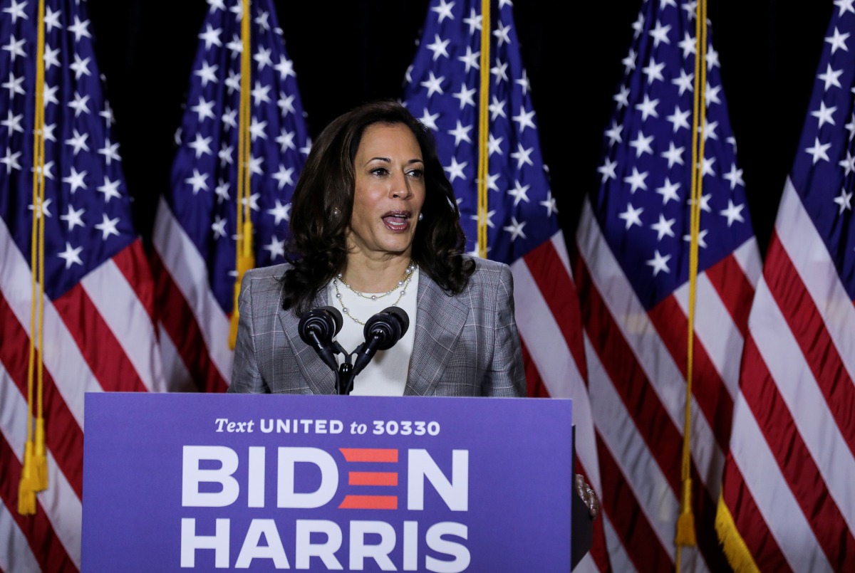 Democratic U.S. vice presidential candidate Kamala Harris speaks to reporters after receiving a briefing on the coronavirus disease (COVID-19) pandemic from public health experts during a campaign event in Wilmington, Delaware, U.S., August 13, 2020. REUT