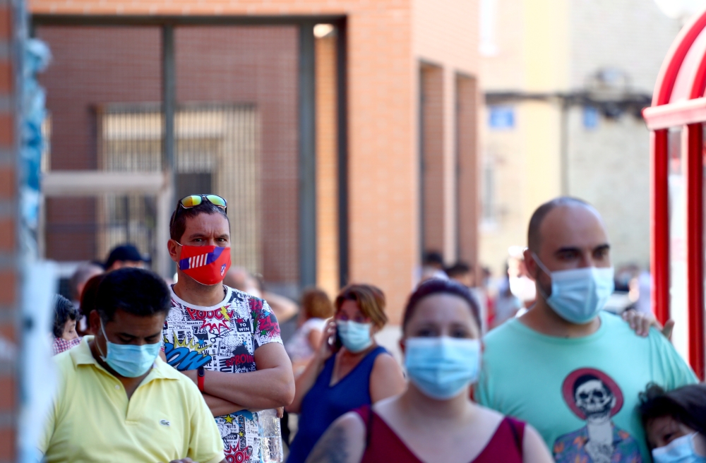 People queue to undergo a PCR test at Coronel Palma primary health care center during the coronavirus disease (COVID-19) pandemic in Mostoles, Spain, August 22, 2020. REUTERS/Sergio Perez