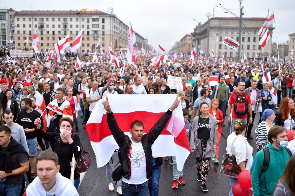 Opposition supporters rally to protest against disputed presidential elections results in Minsk on August 23, 2020. / AFP / Sergei GAPON