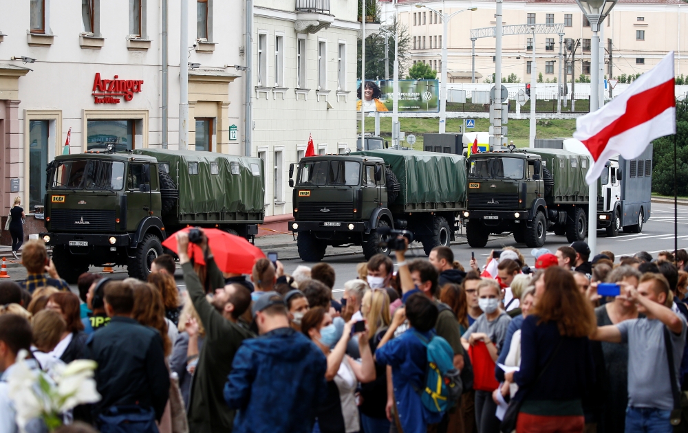 People take part in a rally against presidential election results near the Ministry of Education in Minsk, Belarus August 25, 2020. REUTERS/Vasily Fedosenko