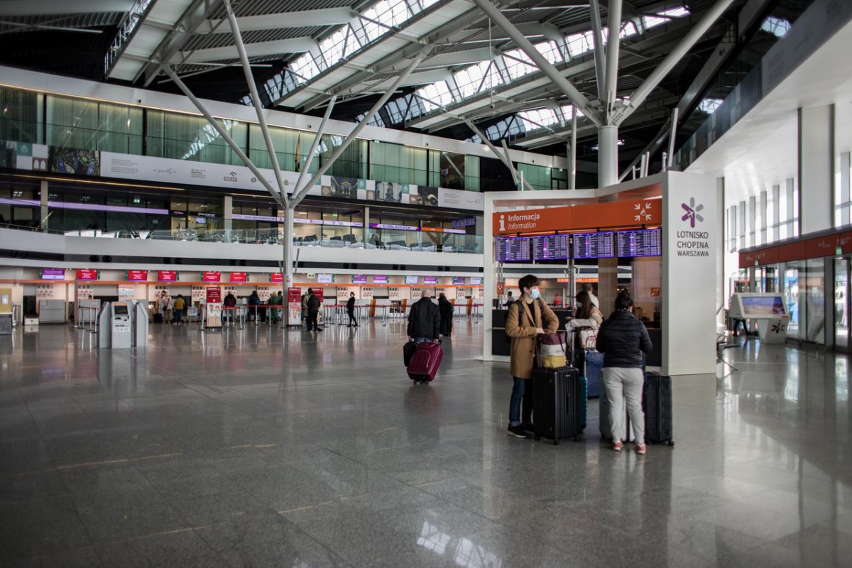 FILE PHOTO: Passangers wearing face masks ar seen at the terminal of Warsaw Chopin Airport following an outbreak of coronavirus disease in Warsaw, Poland, 13 March 2020. Dawid Zuchowicz/Agencja Gazeta/via REUTERS
