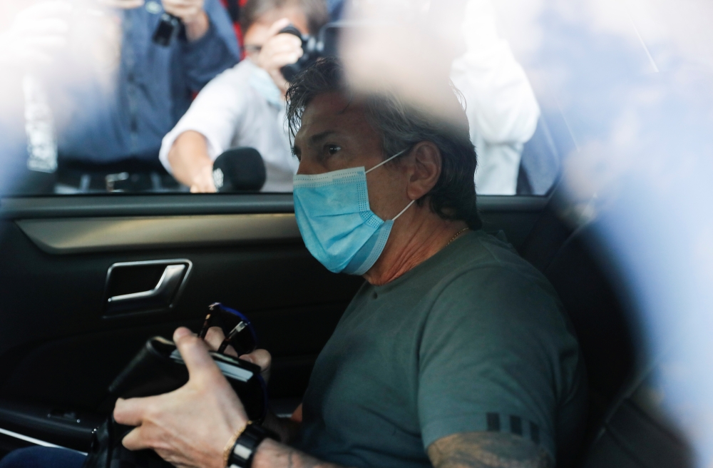 Jorge Messi, father and agent of soccer player Lionel Messi, arrives at Josep Tarradellas Barcelona-El Prat airport for a meeting with Barcelona President Josep Maria Bartomeu, in Barcelona, Spain September 2, 2020. REUTERS/Nacho Doce
