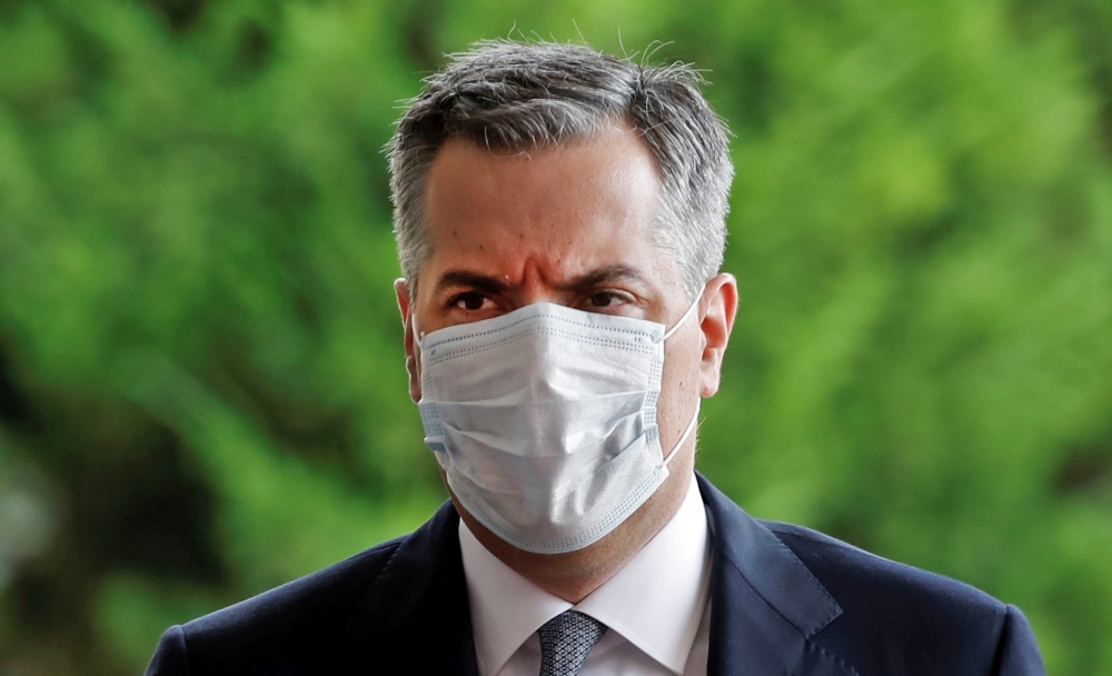 Lebanese Prime Minister Mustapha Adib, wearing a protective face masks, arrives to meet with the French President at the Presidential palace in Baabda east of the Lebanese capital Beirut on September 1, 2020. / AFP / X07238 / GONZALO FUENTES
