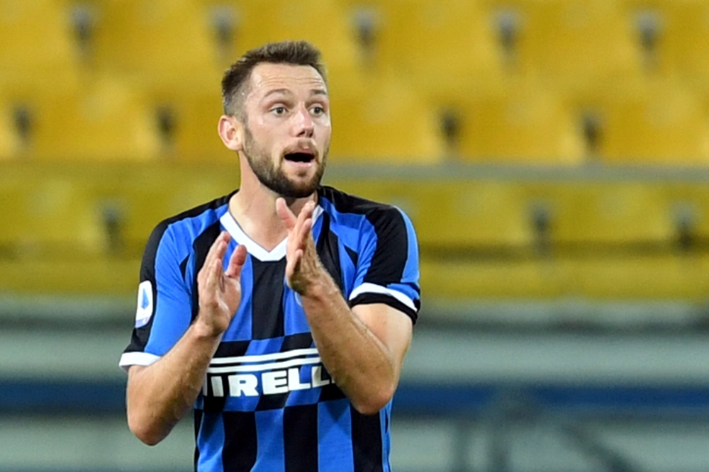 June 28, 2020 Inter Milan's Stefan de Vrij celebrates scoring their first goal, as play resumes behind closed doors following the outbreak of the coronavirus disease (COVID-19) REUTERS/Jennifer Lorenzini/File Photo