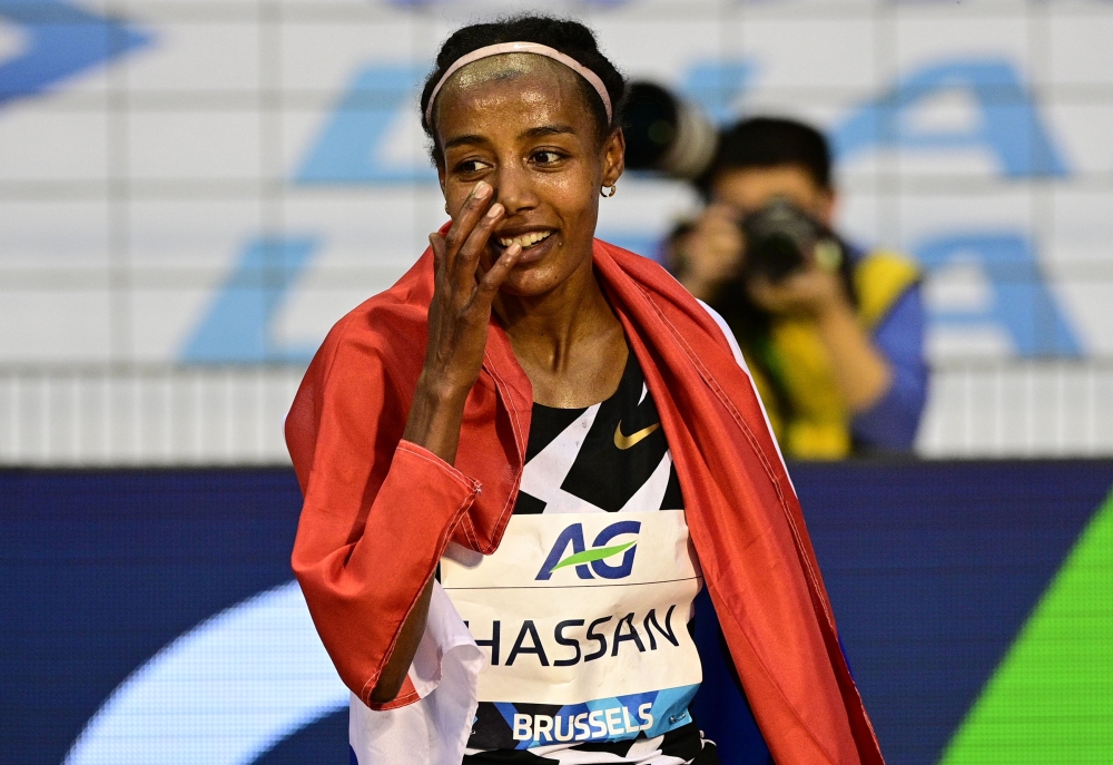 Netherland's Sifan Hassan celebrates after victory and a world record in the women's one hour event at The Diamond League AG Memorial Van Damme athletics meeting at The King Baudouin Stadium in Brussels on September 4, 2020. / AFP / MARTIN BUREAU