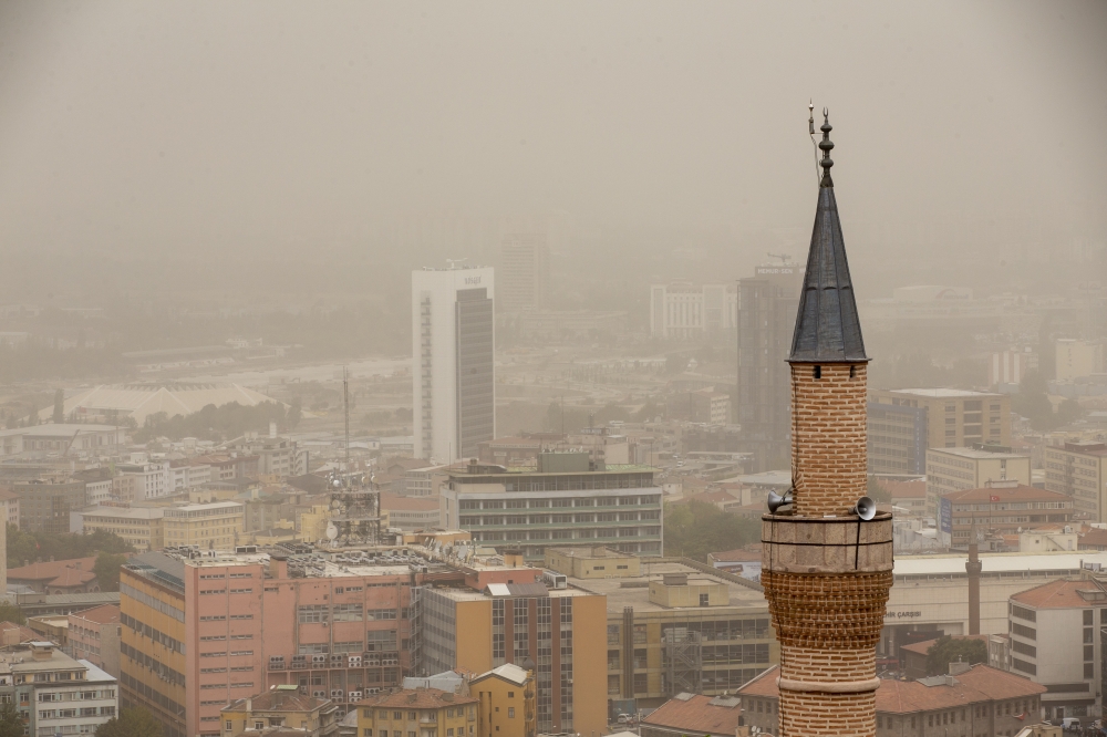 Massive cloud of dust greys the sky in Turkish capital Ankara on September 12, 2020. Aytaç Ünal - Anadolu