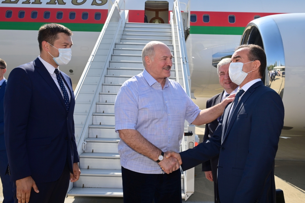 Belarusian President Alexander Lukashenko greets officials during a welcoming ceremony upon his arrival at an airport in Sochi, Russia September 14, 2020. Andrei Stasevich/BelTA