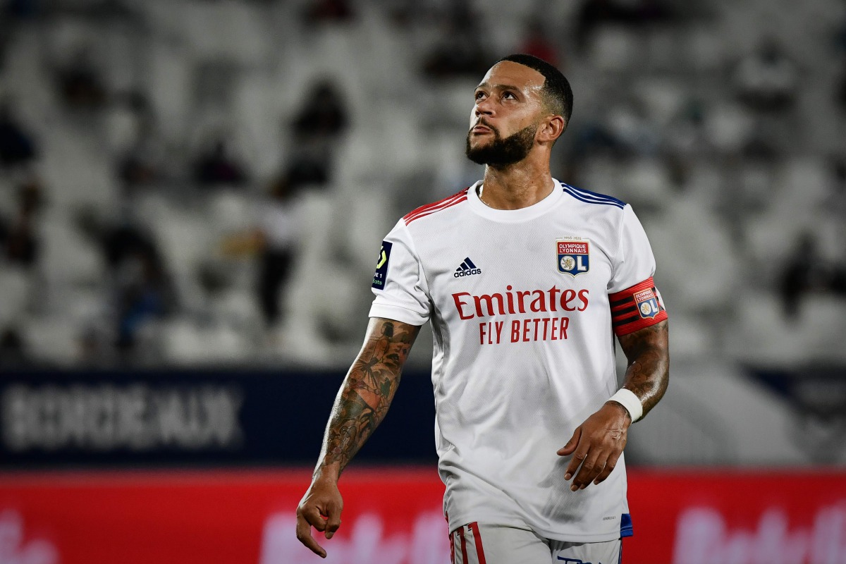 Lyon's Dutch forward Memphis Depay looks on during the French L1 football match between Girondins de Bordeaux and Olympique Lyonnais (OL) at the Matmut-Atlantique stadium in Bordeaux, southwestern France on September 11, 2020. / AFP / Philippe LOPEZ
