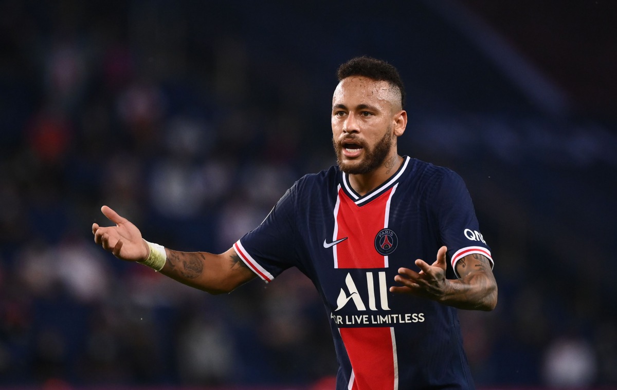 TOPSHOT - Paris Saint-Germain's Brazilian forward Neymar reacts during the French L1 football match between Paris Saint-Germain (PSG) and Marseille (OM) at the Parc de Princes stadium in Paris on September 13, 2020. / AFP / FRANCK FIFE
