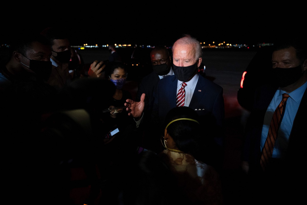 Democratic Presidential Candidate Joe Biden speaks with the media as he prepares to depart Orlando, Florida on September 15, 2020. / AFP / JIM WATSON
