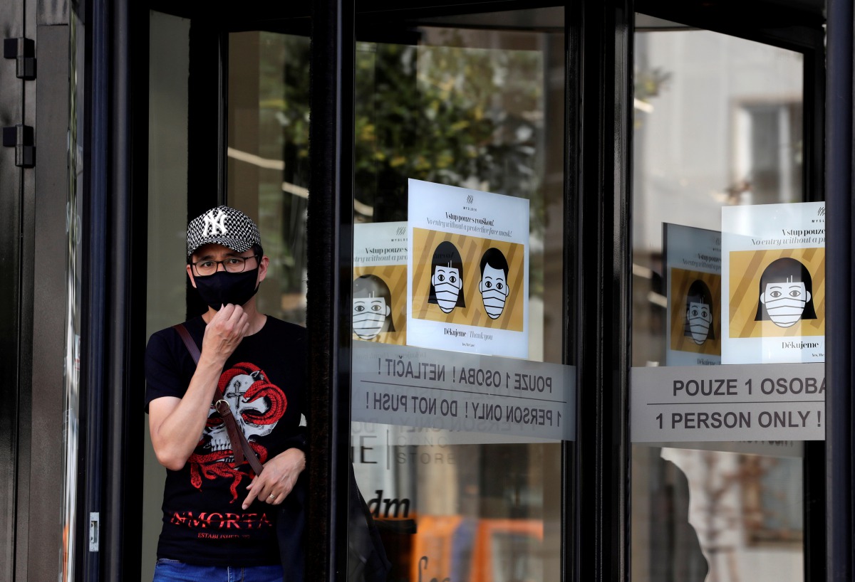 FILE PHOTO: A man wearing a face mask leaves a shopping mall as the spread of the coronavirus disease (COVID-19) continues in Prague, Czech Republic, September 14, 2020. REUTERS/David W Cerny/File Photo
