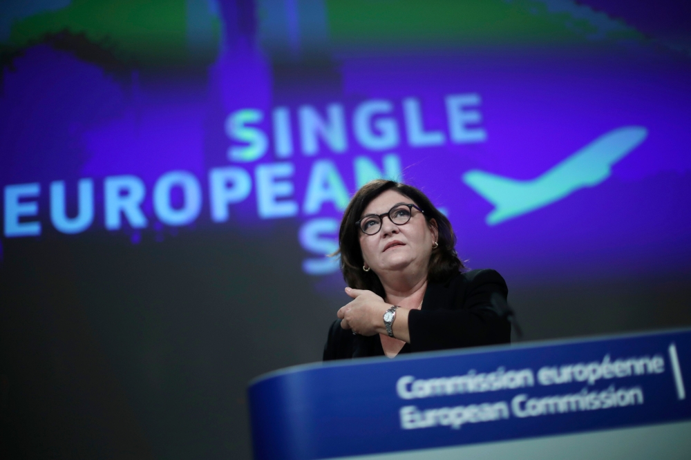 European Commissioner for Transport Adina-Ioana Valean arrives for an online media conference at the European Commission headquarters in Brussels, on September 22, 2020. / AFP / POOL / Francisco Seco