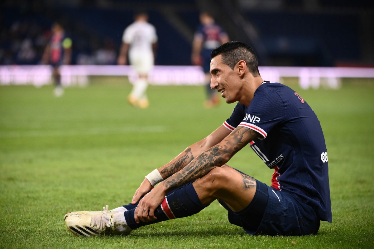 (FILES) In this file photo taken on September 16, 2020, Paris Saint-Germain's Argentine midfielder Angel Di Maria reacts during the French L1 football match between Paris Saint-Germain (PSG) and Metz, at the Parc des Princes stadium in Paris. / AFP / FRAN