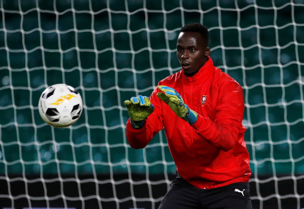 Soccer Football - Europa League - Stade Rennes Training - Celtic Park, Glasgow, Scotland, Britain - November 27, 2019 Stade Rennes' Edouard Mendy during training Action Images via Reuters/Lee Smith/File Photo