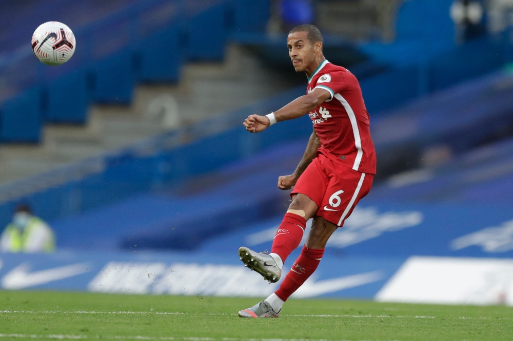 Liverpool's Spanish midfielder Thiago Alcantara passes the ball during the English Premier League football match between Chelsea and Liverpool at Stamford Bridge in London on September 20, 2020. / AFP / POOL / Matt Dunham /