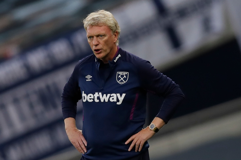 In this file photo taken on June 23, 2020 West Ham United's Scottish manager David Moyes gestures during the English Premier League football match between Tottenham Hotspur and West Ham United at Tottenham Hotspur Stadium in London. / AFP / POOL / Kirsty 