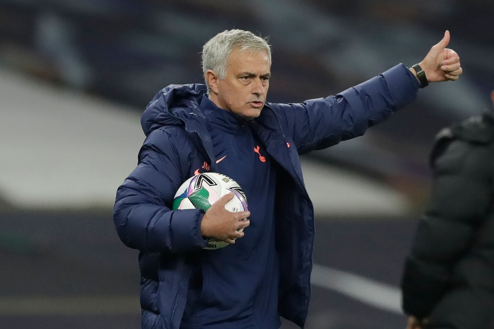 Tottenham Hotspur's Portuguese head coach Jose Mourinho gestures during the English League Cup fourth round football match between Tottenham Hotspur and Chelsea at Tottenham Hotspur Stadium in London, on September 29, 2020. / AFP / Matt Dunham
