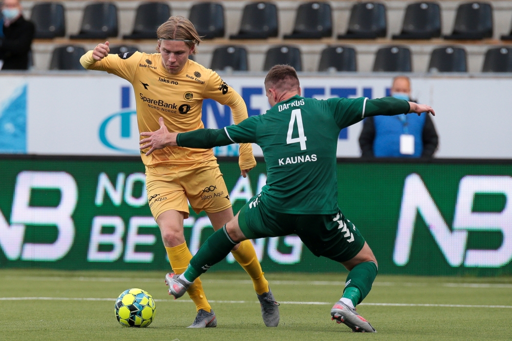 Bodo/Glimt's Jens Petter Hauge in action with Kauno Zalgiris' Martynas Dapkus. Mats Torbergsen/NTB Scanpix/via REUTERS