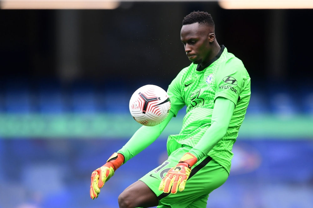 Chelsea's French goalkeeper Edouard Mendy stops a shot during the English Premier League football match between Chelsea and Crystal Palace at Stamford Bridge in London on October 3, 2020. AFP / NEIL HALL /