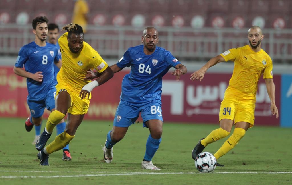 Al Gharafa and Al Kharaitiyat players in action during their Ooredoo Cup match yesterday.