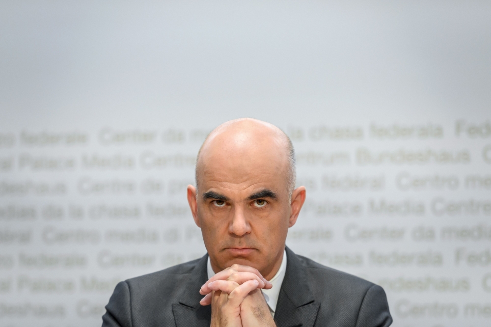 Swiss Interior and health Minister Alain Berset gestures during a press conference announcing new measures against the coronavirus on October 18, 2020 in Bern. The Swiss government said on October 17 it was making the wearing of masks in indoor public spa