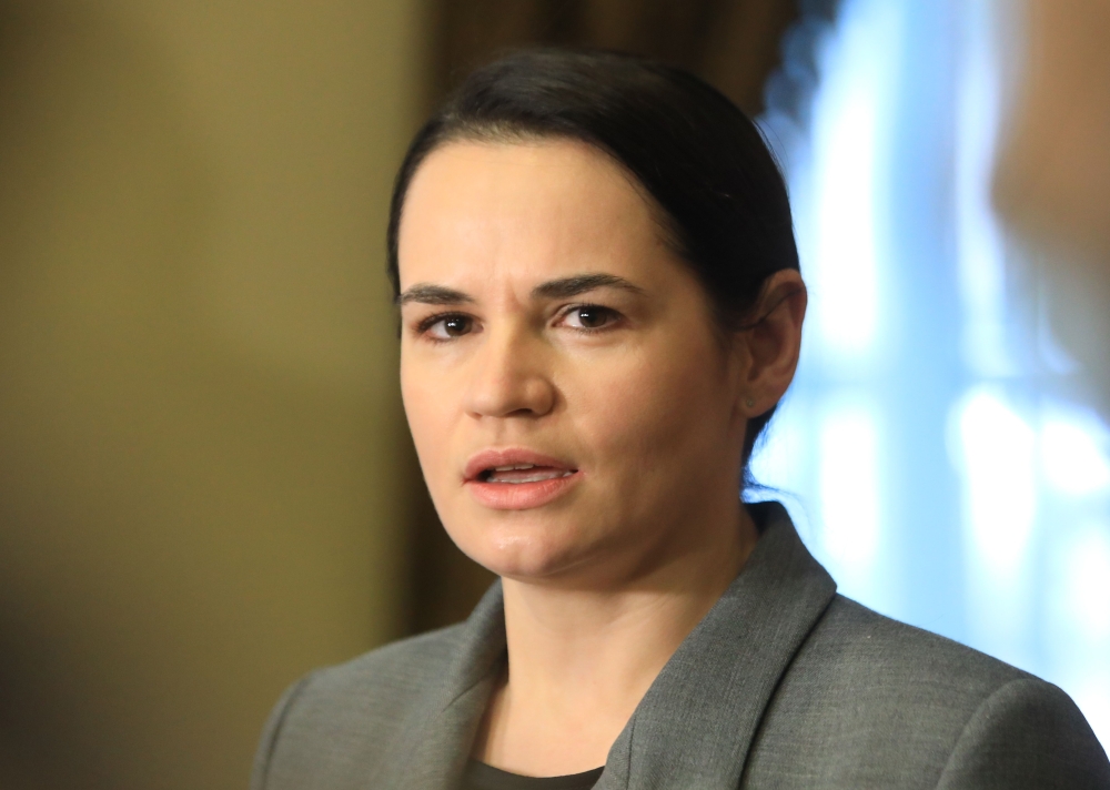 Belarusian opposition leader Svetlana Tikhanovskaya attends a press conference after meeting with Canadian Foreign Minister Francois-Philippe Champagne at the Kempinski hotel in Vilnius, Lithuania, on October 16, 2020. / AFP / PETRAS MALUKAS