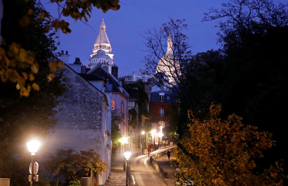 A street is seen in Montmartre few minutes before the nightly curfew due to restrictions against the spread of the coronavirus disease (COVID-19) in Paris, France, October 22, 2020. REUTERS/Charles Platiau
