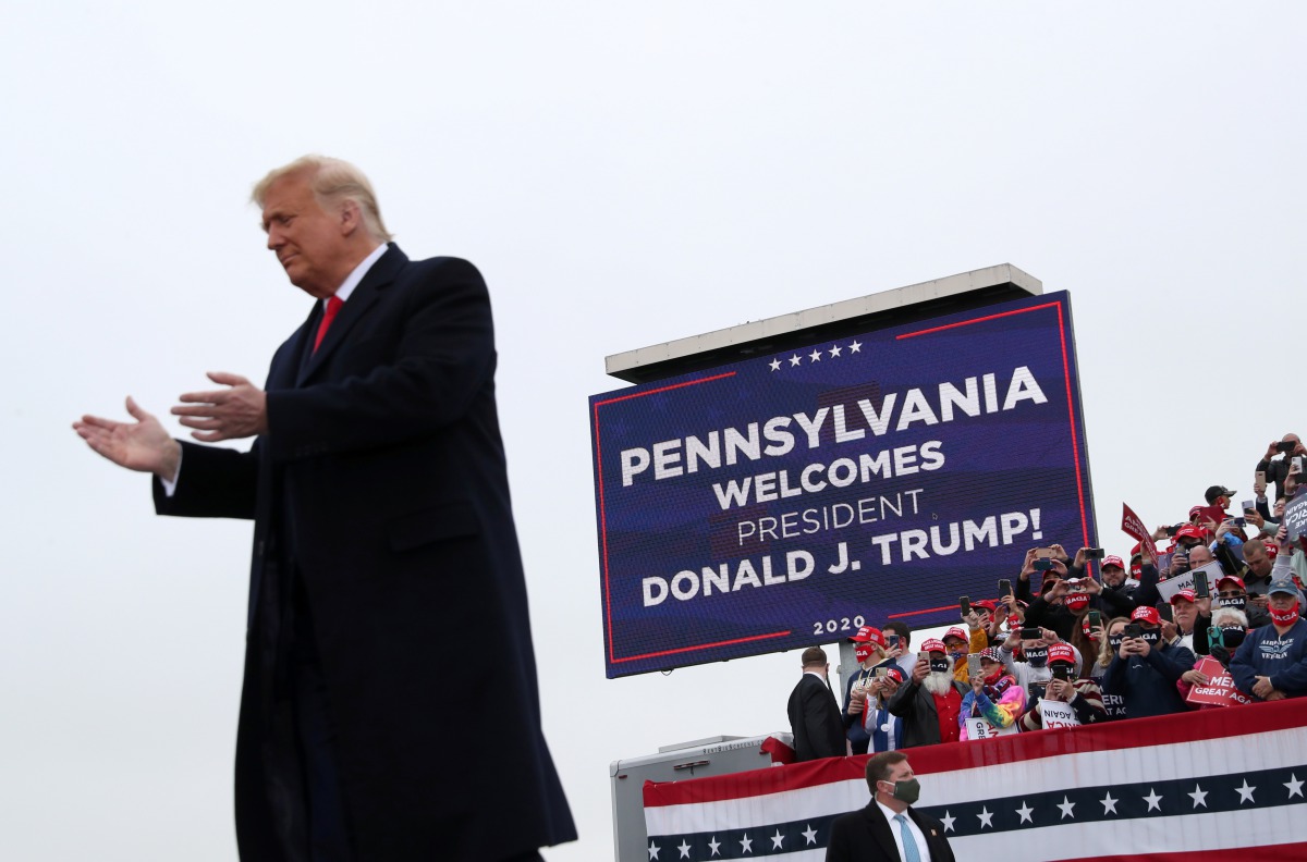 U.S. President Donald Trump holds a campaign event, in Lititz, Pennsylvania, U.S., October 26, 2020. REUTERS/Leah Millis
