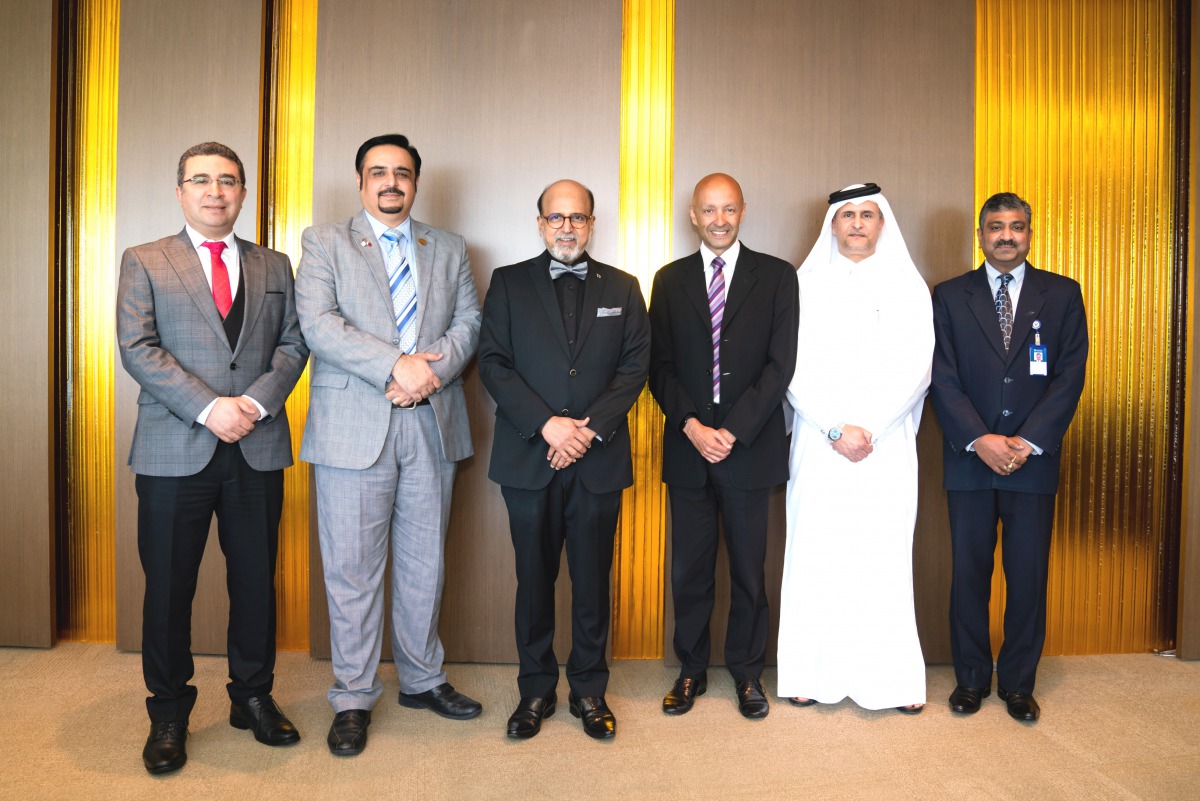 Dr. R Seetharaman and other officials posing for a group photo.