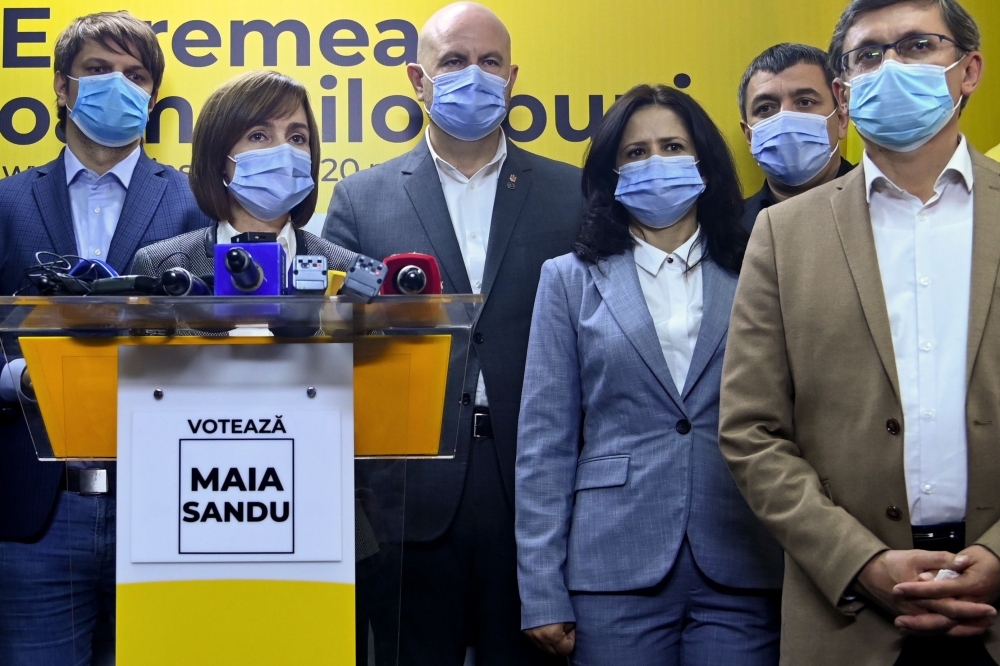 Moldovan presidential candidate Maia Sandu holds a press conference a day after the presidential election in Chisinau on November 2, 2020. / AFP / Sergei GAPON