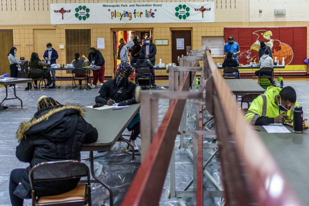 Residents vote at a polling place in Minneapolis, Minnesota on November 3, 2020.  / AFP / Kerem Yucel