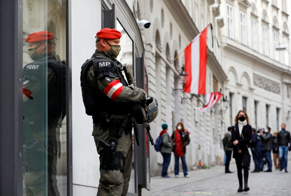 An armed member of the special forces stands guard near the site of a gun attack in Vienna, Austria, November 4, 2020. REUTERS/Leonhard Foeger