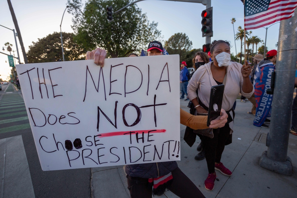 Supporters of US President Donald Trump rally after Democratic nominee Joe Biden won the 2020 presidential election, in Beverly Hills, California, on November 7, 2020. AFP / DAVID MCNEW