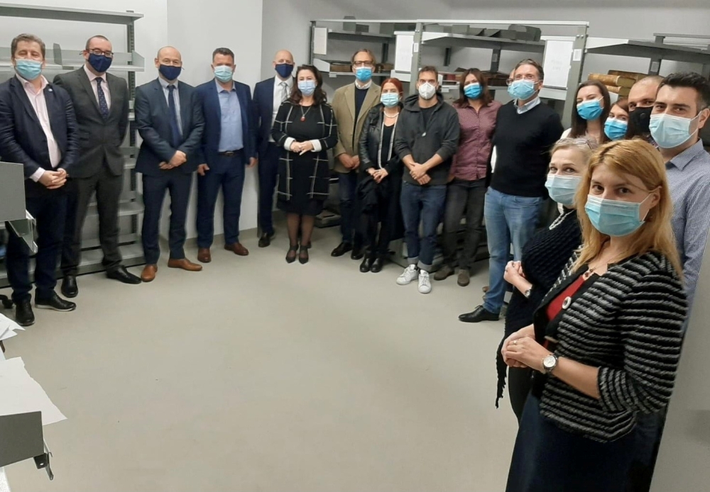 Metropolitan Police (MET) officers, Romanian investigators and owners of stolen books pose in unknown location, picture obtained by Reuters on November 10, 2020. Metropolitan Police/Handout via REUTERS