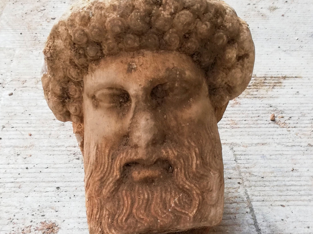Head of an ancient statue of the Greek god Hermes which has been unearthed during excavations for sewage system improvements in central Athens, the ministry of culture said on November 15, 2020. AFP PHOTO / GREEK CULTURE MINISTRY 