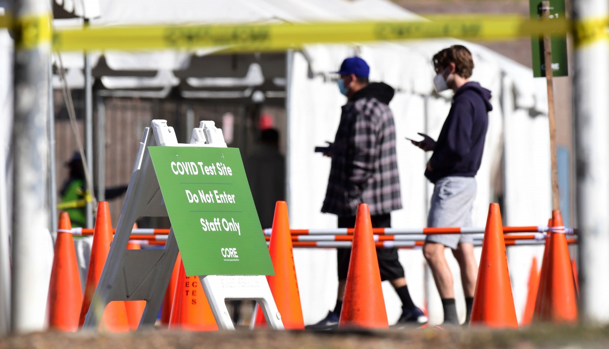 People wait in line to be tested at a coronavirus test site in Los Angeles, California on November 10, 2020. The United States recorded its 10 millionth case of the coronavirus Monday, according to a count by Johns Hopkins University, the same day that Pf
