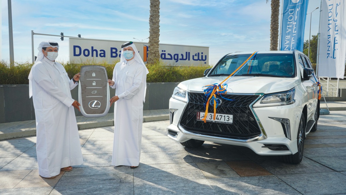 The winner of Doha Bank’s ‘Salary Transfer Campaign’ Mohamed K M A Al Kubaisi receiving the key of Lexus LX 570 from Braik Al Marri, Chief Retail Banking Officer at Doha Bank. 