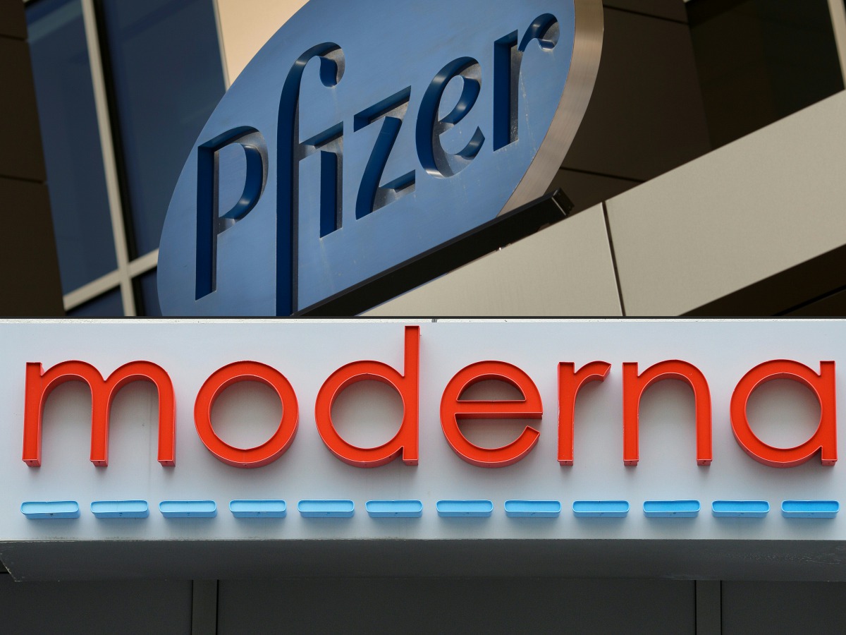 (COMBO) This combination of file pictures created on August 05, 2020 shows a sign for Pfizer pharmaceutical company in Cambridge, Massachusetts, on March 18, 2017, and the Moderna headquarters in Cambridge, Massachusetts on May 18, 2020. Pfizer, Moderna, 