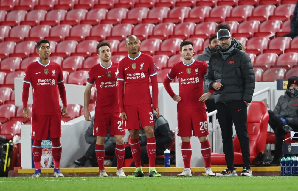  Liverpool's Roberto Firmino, Diogo Jota, Fabinho and Andrew Robertson wait to come on as manager Juergen Klopp looks on... Reuters/Laurence Griffiths