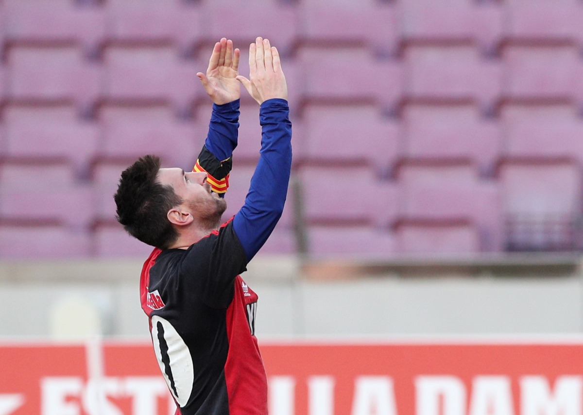 Soccer Football - La Liga Santander - FC Barcelona v Osasuna - Camp Nou, Barcelona, Spain - November 29, 2020 FC Barcelona's Lionel Messi celebrates scoring their fourth goal wearing a Newell's Old Boys shirt in reference to former player Diego Maradona R