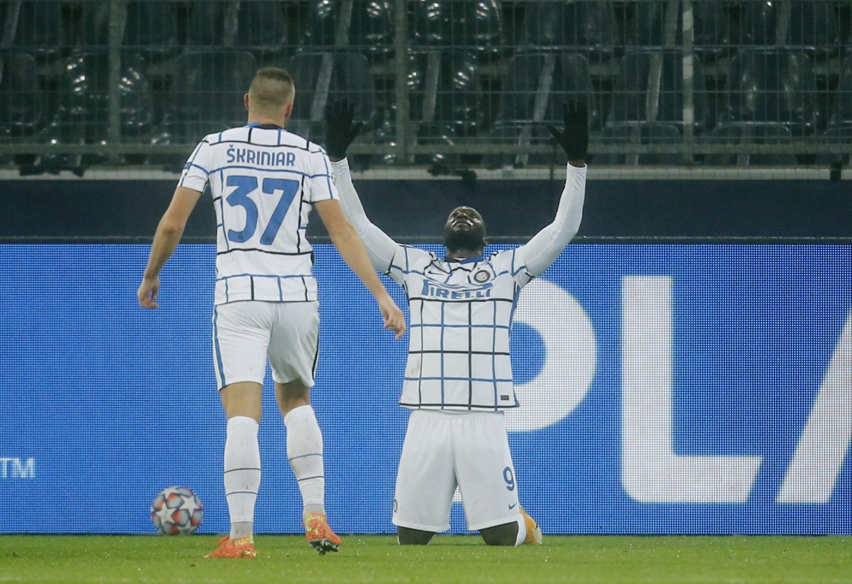 Soccer Football - Champions League - Group B - Borussia Moenchengladbach v Inter Milan - Borussia-Park, Moenchengladbach, Germany - December 1, 2020 Inter Milan's Romelu Lukaku celebrates scoring their third goal REUTERS/Leon Kuegeler
