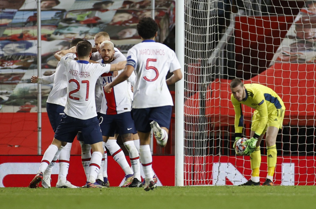 Soccer Football - Champions League - Group H - Manchester United v Paris St Germain - Old Trafford, Manchester, Britain - December 2, 2020 Paris St Germain's Neymar celebrates scoring their third goal with teammates REUTERS/Phil Noble
