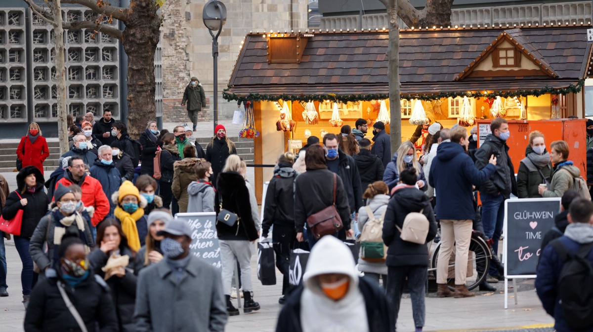 People walk by Christmas-themed food stalls at Breitscheidplatz square, amid the coronavirus disease (COVID-19) outbreak in Berlin, Germany, December 5, 2020. REUTERS/Fabrizio Bensch
