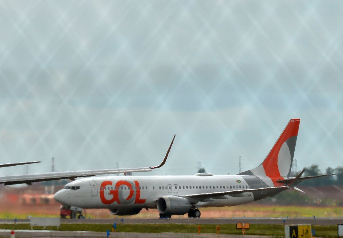 A Boeing 737 MAX of Brazilian airline Gol is seen after landing at Salgado Filho airport in Porto Alegre, Brazil on December 9, 2020. / AFP / SILVIO AVILA

