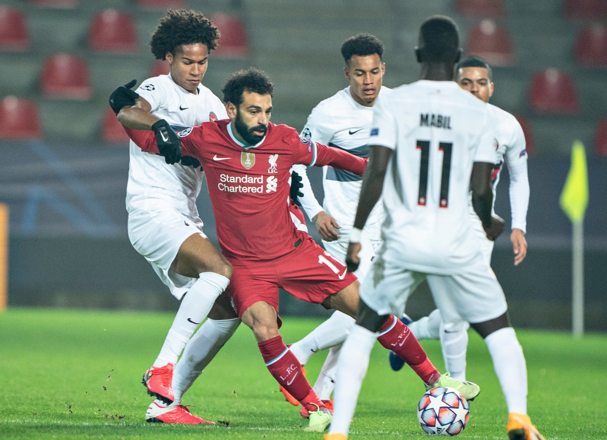Liverpool's Egyptian forward Mohamed Salah (C) and Midtjylland's Swedish midfielder Jens Cajuste vie for the ball during the UEFA Champions League Group D football match FC Midtjylland v Liverpool FC in Herning, Denmark on December 9, 2020. Denmark OUT
/