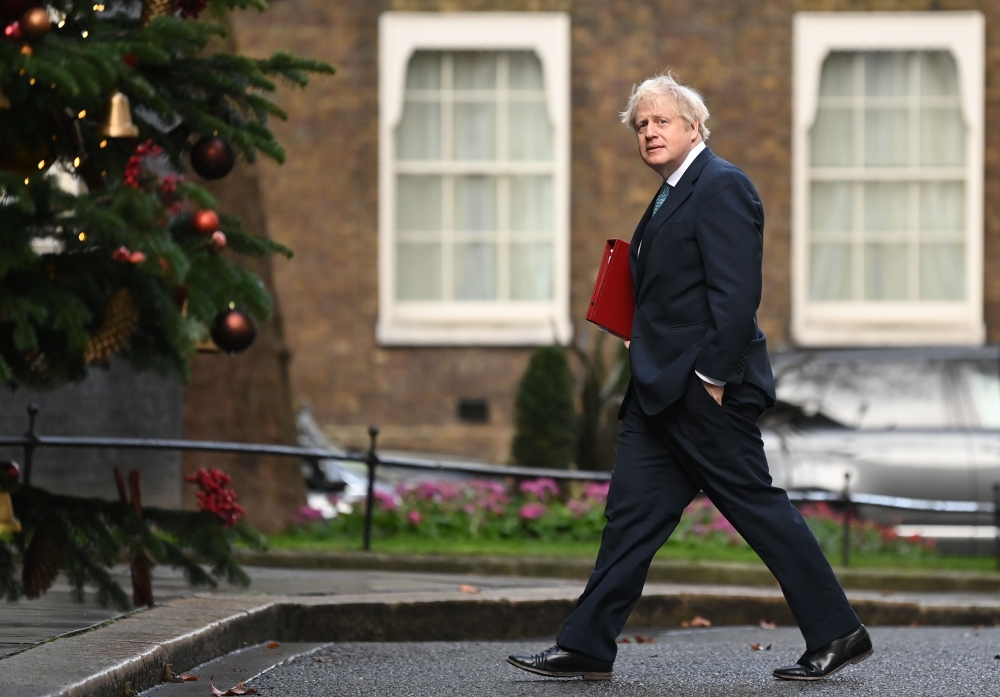 Britain's Prime Minister Boris Johnson arrives back at 10 Downing Street in London on December 15, 2020 after chairing the weekly cabinet meeting held at the nearby Foreign, Commonwealth and Development Office. AFP / Daniel Leal-Olivas 